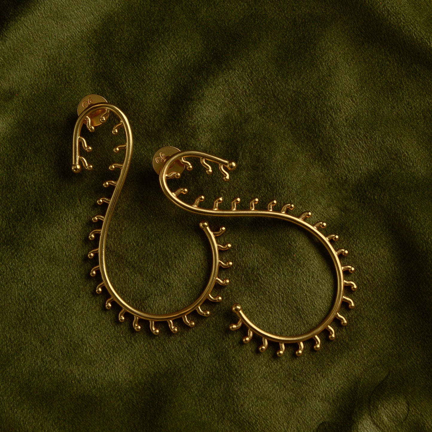 NIHE EARRING