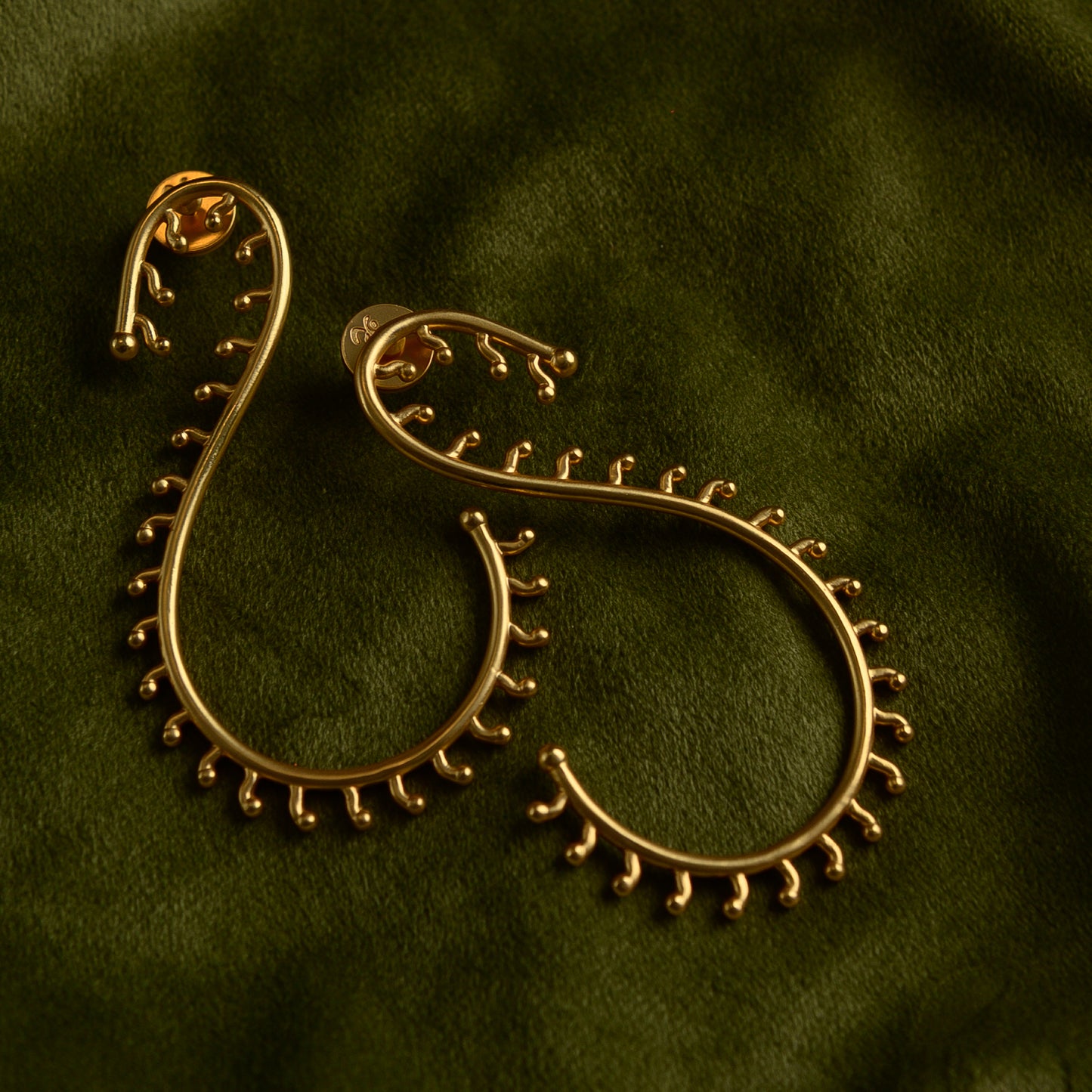NIHE EARRING